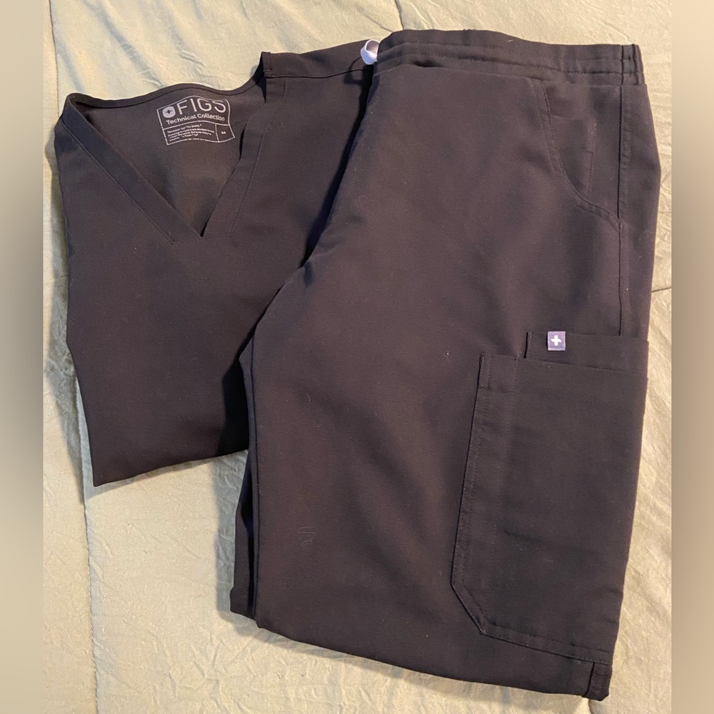 FIGS Charcoal Scrub Ensemble